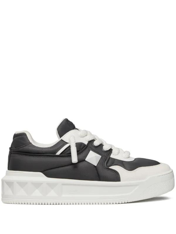 Valentino Garavani - One stud black white