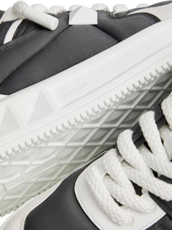 Valentino Garavani - One stud black white