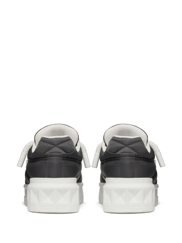 Valentino Garavani - One stud black white