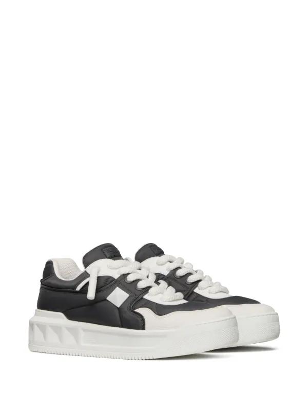 Valentino Garavani - One stud black white